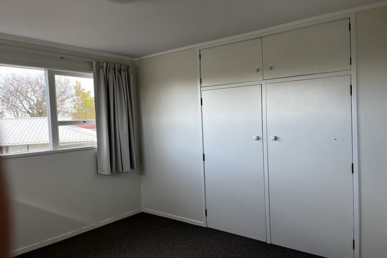 Photo of property in 52 Buscomb Avenue, Henderson, Auckland, 0610