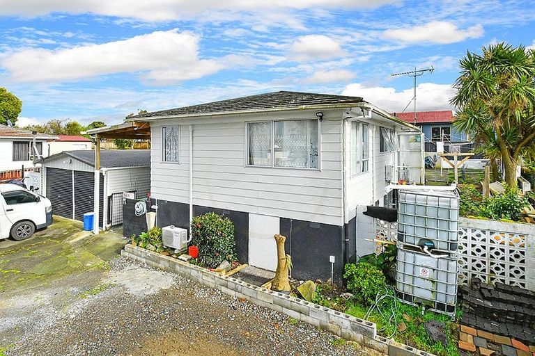 Photo of property in 66 Hyperion Drive, Randwick Park, Auckland, 2105