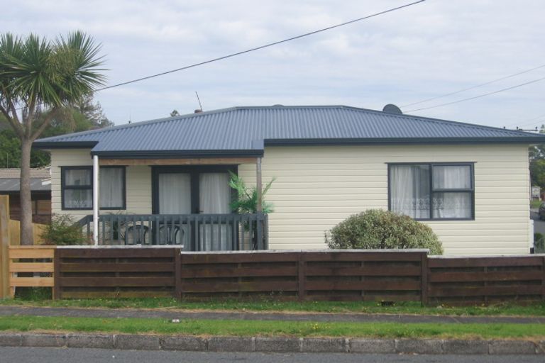 Photo of property in 66a Lynwood Road, New Lynn, Auckland, 0600