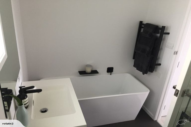 Photo of property in 2/40a Blakeborough Drive, Forrest Hill, Auckland, 0620