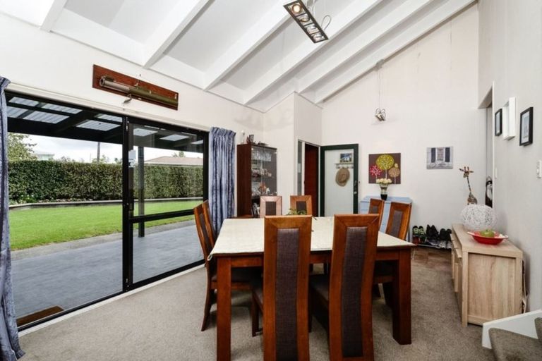 Photo of property in 137 Don Buck Road, Massey, Auckland, 0614