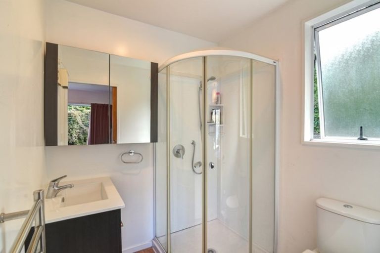 Photo of property in 2 Evergreen Place, Sunshine Bay, Queenstown, 9300