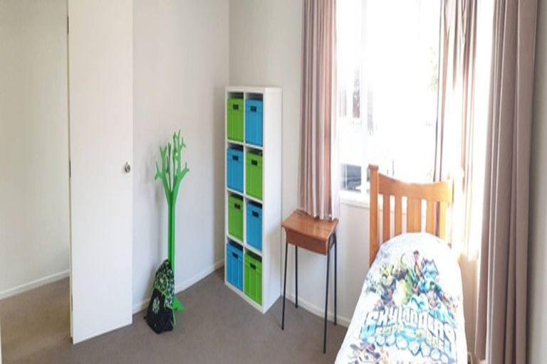 Photo of property in 33 Vodanovich Road, Te Atatu South, Auckland, 0610