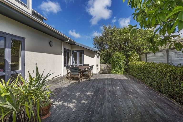 Photo of property in 18 Oxford Street, Tawa, Wellington, 5028