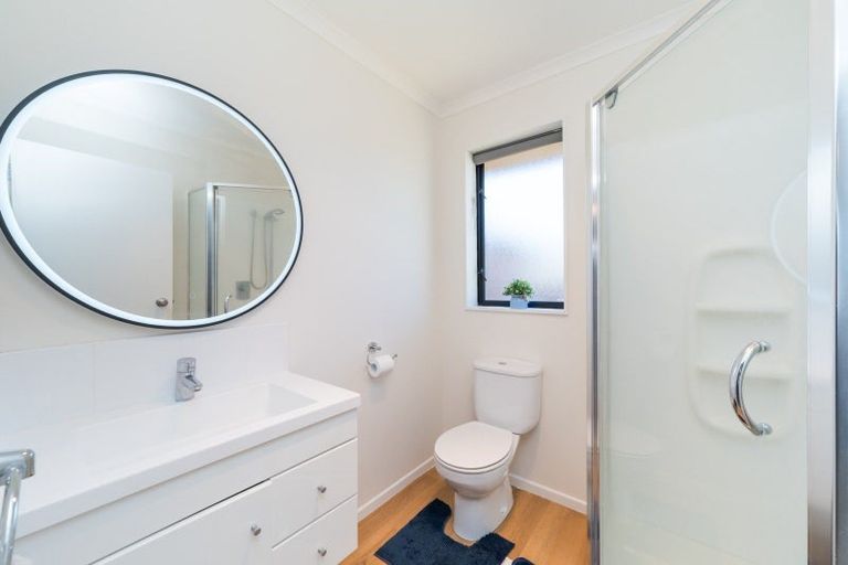Photo of property in 15 Orlando Way, Kelvin Grove, Palmerston North, 4414