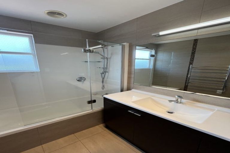 Photo of property in 17 Bayside Avenue, Te Atatu Peninsula, Auckland, 0610