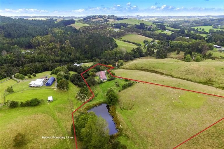 Photo of property in 37 Dye Access Road, Kaukapakapa, 0871