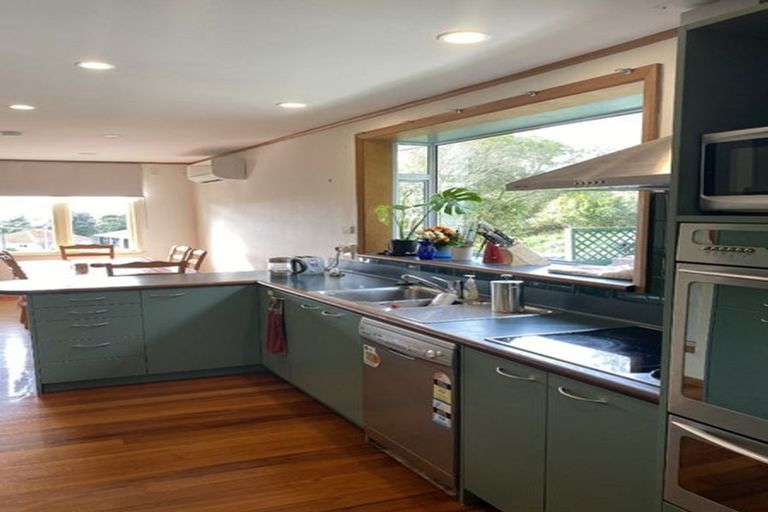 Photo of property in 3 Cecil Road, Tawa, Wellington, 5028