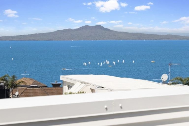 Photo of property in 38 Churchill Road, Murrays Bay, Auckland, 0630