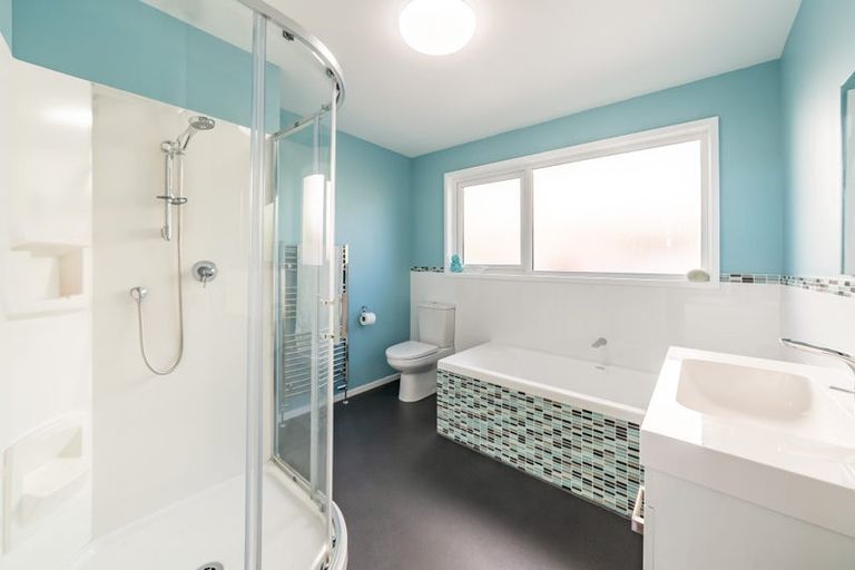 Photo of property in 7 James Cook Drive, Whitby, Porirua, 5024