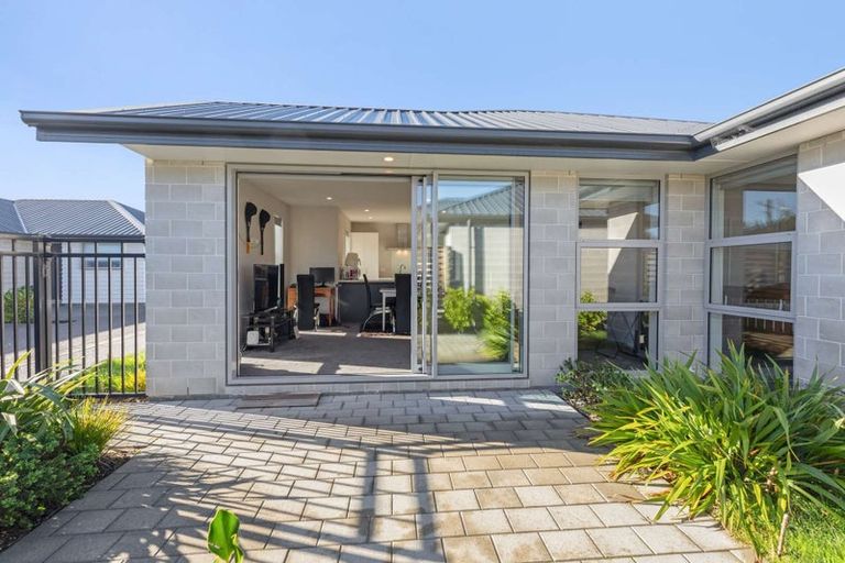 Photo of property in 8/3 Nyoli Street, Northcote, Christchurch, 8052