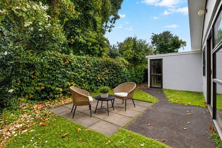 Photo of property in 2/22 Great South Road, Papakura, 2110