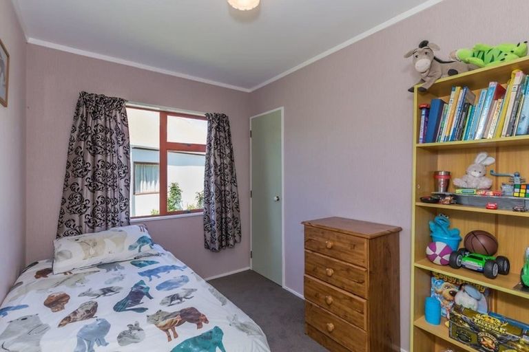 Photo of property in 461 Tararua Road, Levin, 5571