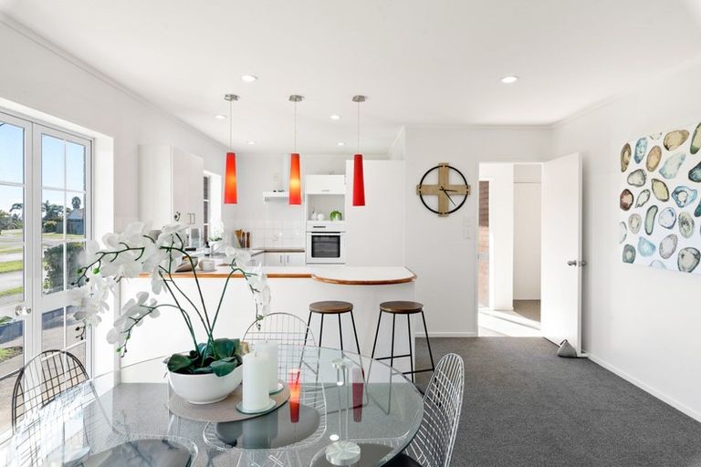 Photo of property in 198 Lakeside Drive, Orewa, 0931