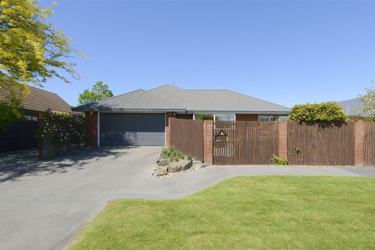 Photo of property in 1/64 Apsley Drive, Avonhead, Christchurch, 8042
