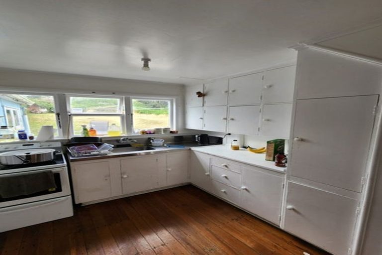 Photo of property in 34a-d Cornwall Crescent, Cannons Creek, Porirua, 5024