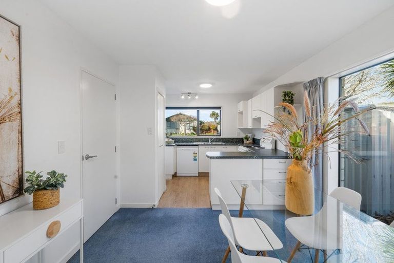 Photo of property in 2/2 Wakelin Place, Redwood, Christchurch, 8051