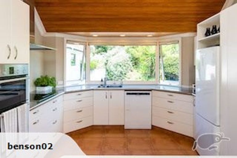 Photo of property in 1 Tauroa Road, Havelock North, 4130