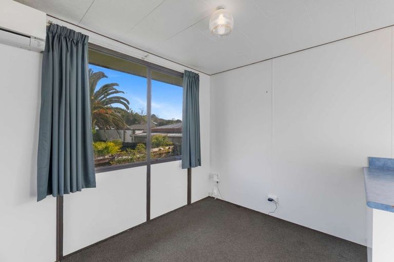 Photo of property in 2/76 Parrs Cross Road, Henderson, Auckland, 0612