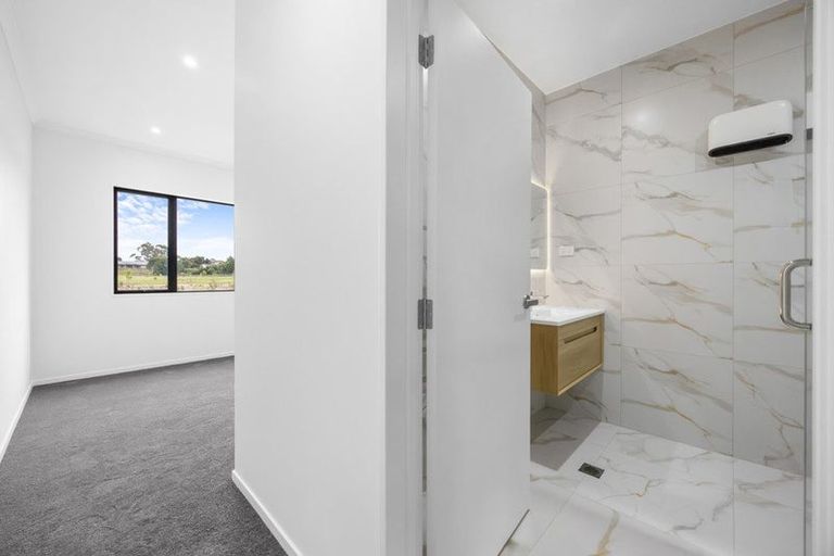 Photo of property in 115 Otuwairoa Esplanade, Opaheke, 2113