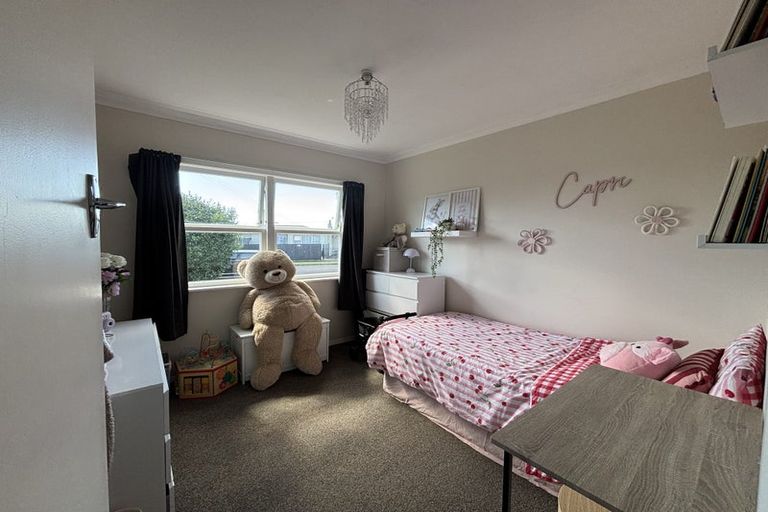 Photo of property in 2 Selwyn Street, Levin, 5510