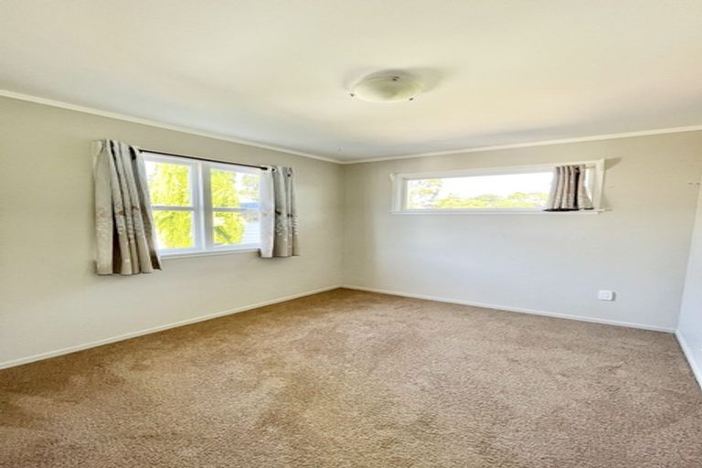 Photo of property in 4 Seaton Road, Murrays Bay, Auckland, 0630