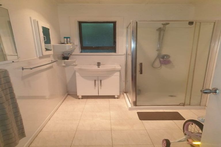 Photo of property in 2/25 York Road, Papatoetoe, Auckland, 2104