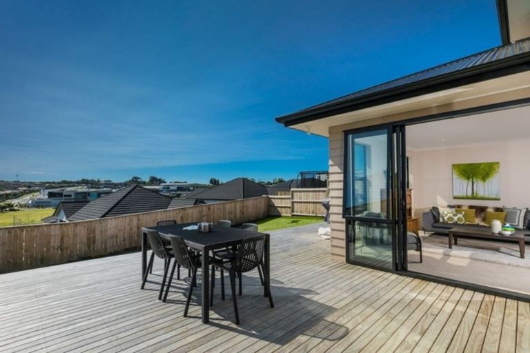 Photo of property in 15 Cilliers Drive, Silverdale, 0932