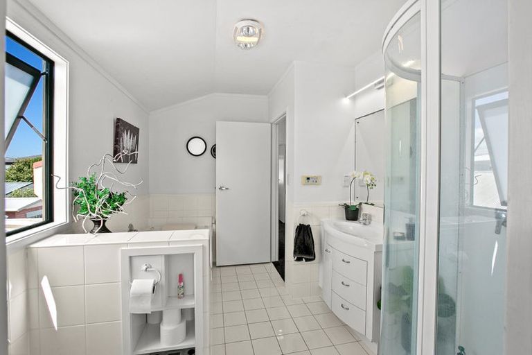 Photo of property in 46 Whiteley Street, Moturoa, New Plymouth, 4310