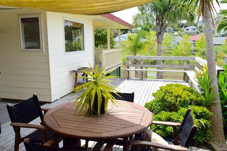 Photo of property in 2/45 Charlotte Street, Stanmore Bay, Whangaparaoa, 0932