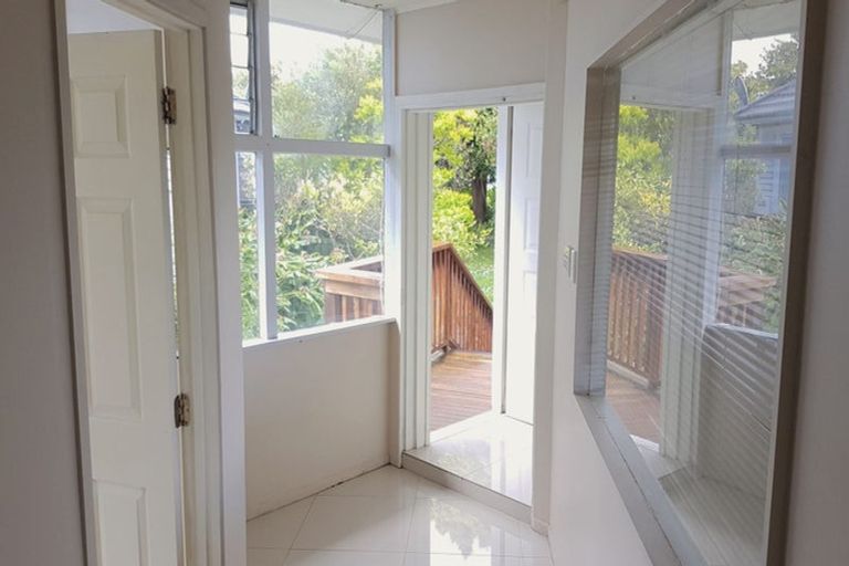 Photo of property in 204 East Coast Road, Forrest Hill, Auckland, 0620