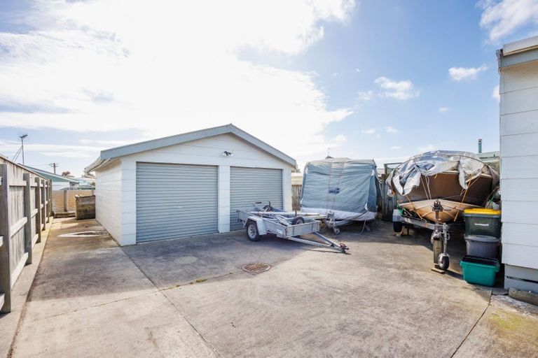 Photo of property in 18 Thomas Place, Foxton Beach, Foxton, 4815