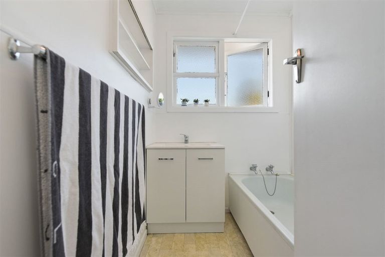 Photo of property in 16 Manapouri Place, Glenview, Hamilton, 3206