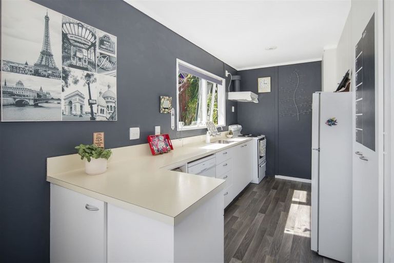 Photo of property in 13a Florio Terrace, Tawa, Wellington, 5028