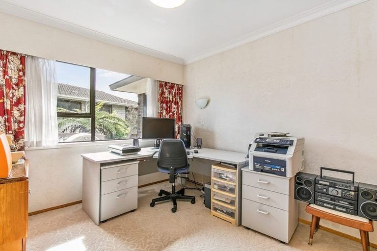 Photo of property in 10 Cyclades Place, Shelly Park, Auckland, 2014