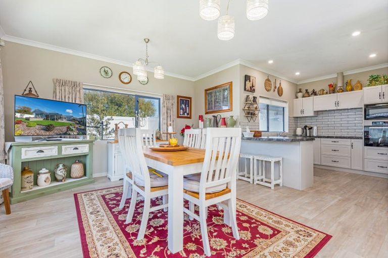 Photo of property in 6 Pegasus Place, Kelvin Grove, Palmerston North, 4414