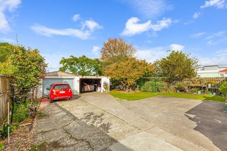 Photo of property in 805 Te Atatu Road, Te Atatu Peninsula, Auckland, 0610
