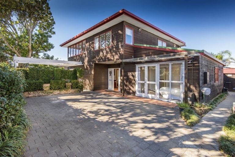 Photo of property in 8a Wicklow Road, Narrow Neck, Auckland, 0622