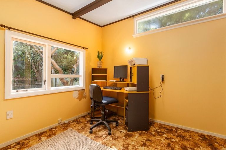 Photo of property in 15 Bayview Road, Paremata, Porirua, 5024