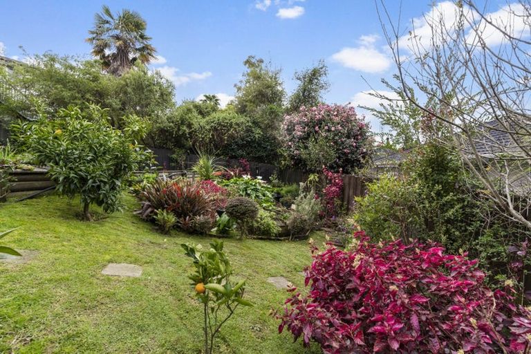 Photo of property in 11 Sunburst Lane, Torbay, Auckland, 0630