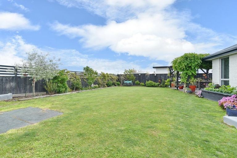 Photo of property in 27 Westpark Boulevard, Rangiora, 7400