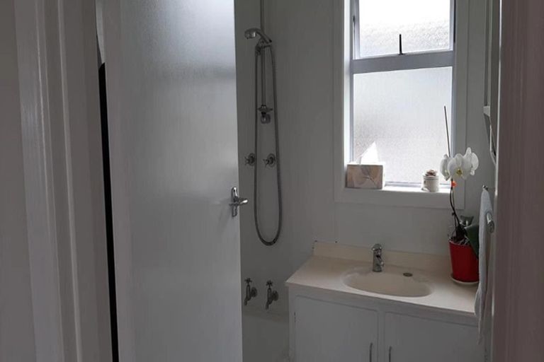 Photo of property in 16 Carole Crescent, Pakuranga, Auckland, 2010