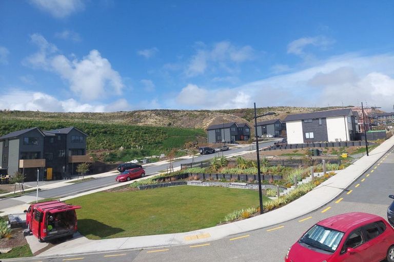 Photo of property in 12 Bee Lane, Whitby, Porirua, 5024