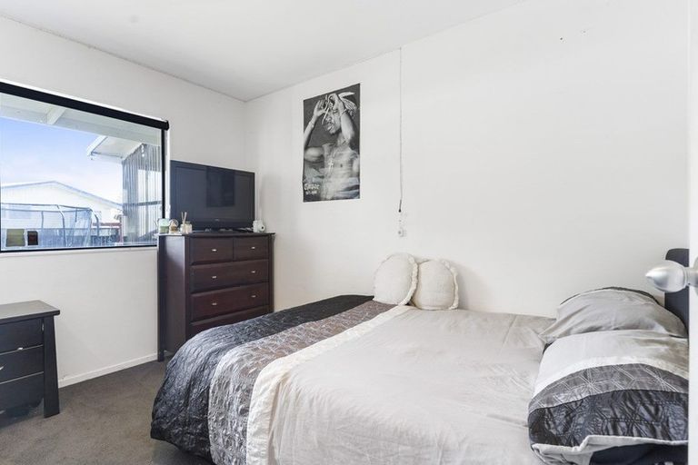 Photo of property in 61a Graham Avenue, Te Atatu Peninsula, Auckland, 0610