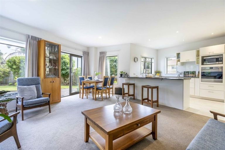 Photo of property in 10 Mistral Place, West Harbour, Auckland, 0618