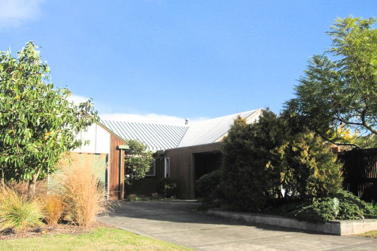 Photo of property in 2 Matthews Place, Taradale, Napier, 4112