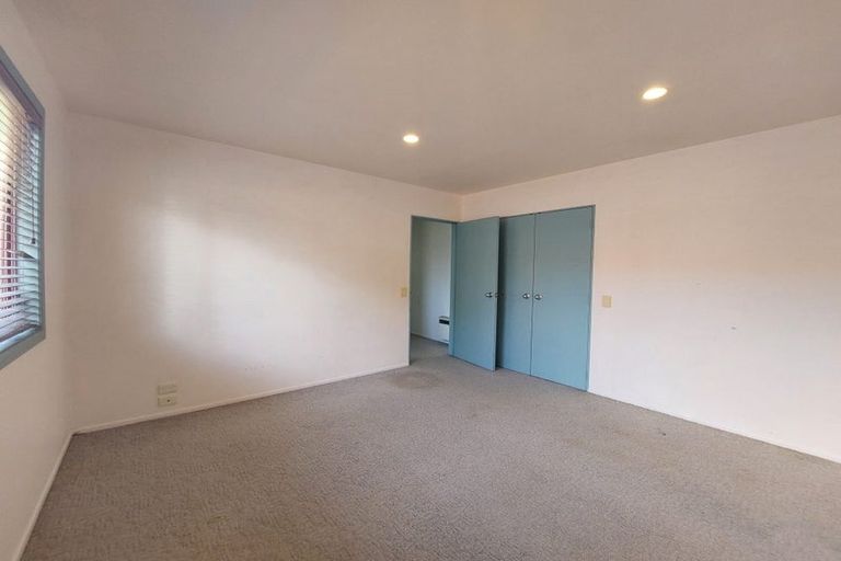 Photo of property in 32 Birdwood Avenue, Moturoa, New Plymouth, 4310