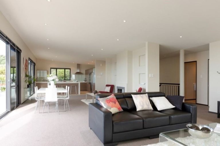 Photo of property in 2 Signal Hill Road, Mount Pleasant, Christchurch, 8081