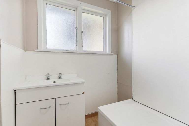 Photo of property in 11 Mountfort Street, Manurewa, Auckland, 2102