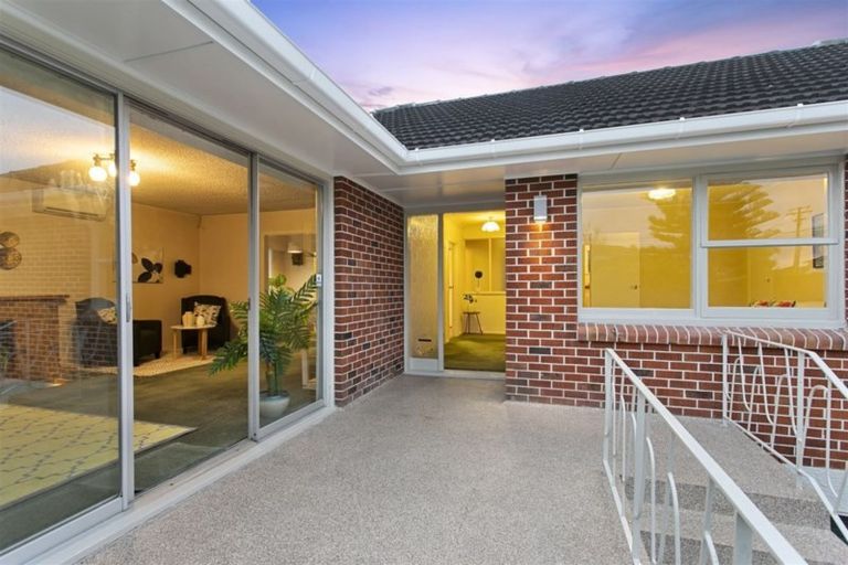 Photo of property in 14 Fowey Avenue, Te Atatu South, Auckland, 0610